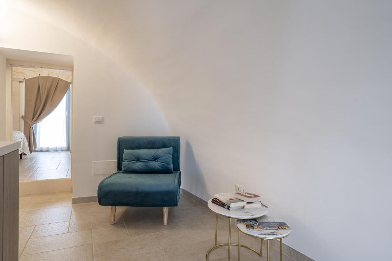 Suite La Scala Del Borgo Cisternino Exterior photo